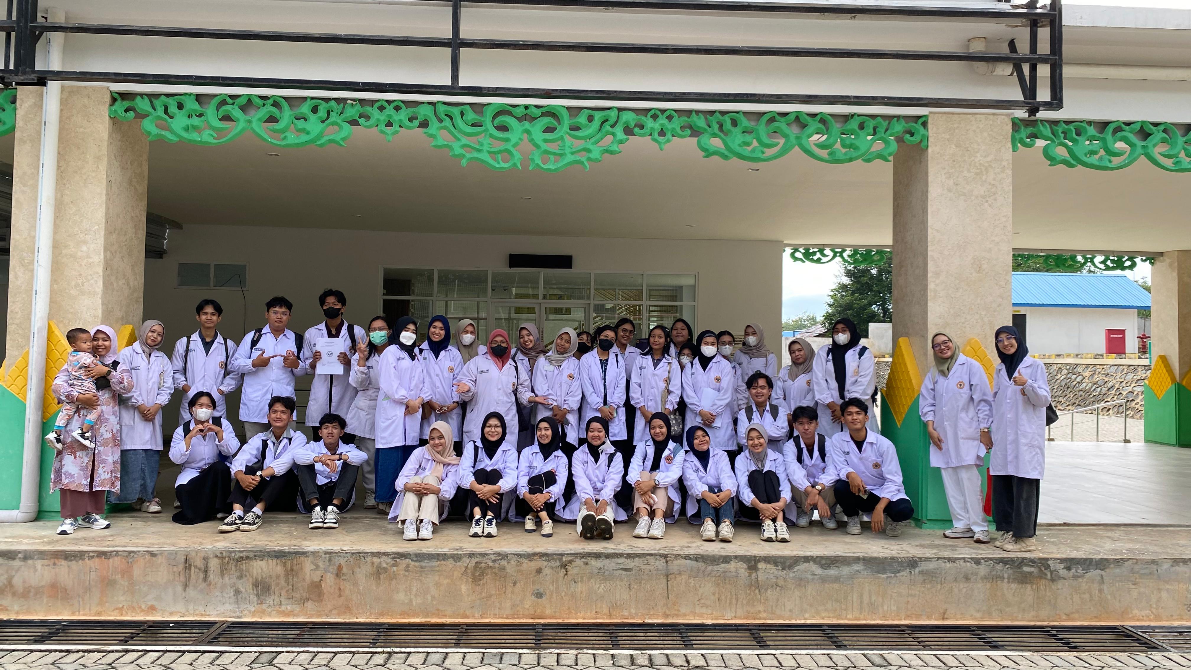 MAHASISWA FARMASI ANGKATAN 2023 DIKENALKAN DENGAN INSTRUMEN ANALISIS MODERN DI UPA. LABORATORIUM TERPADU ULM