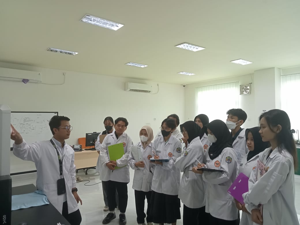 Kunjungan Mahasiswa Biologi FMIPA ULM ke UPA Lab Terpadu ULM: Pendalaman Praktik Manajemen dan Teknik Laboratorium