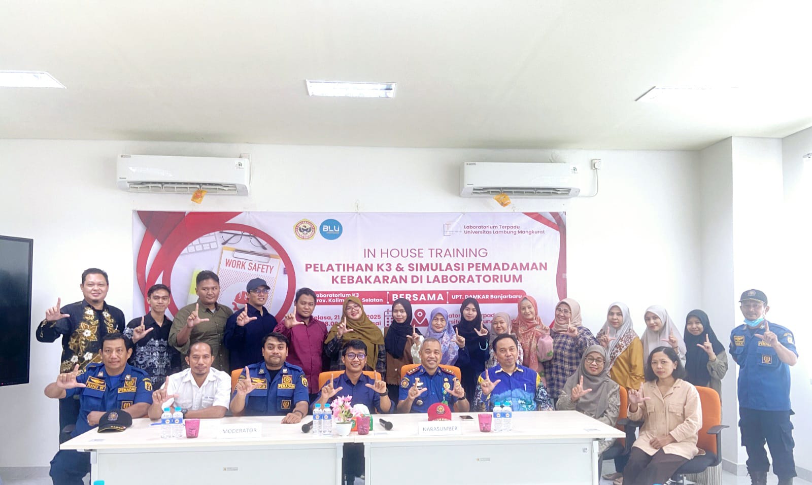 Pelatihan K3 dan Simulasi Pemadaman Kebakaran di Laboratorium